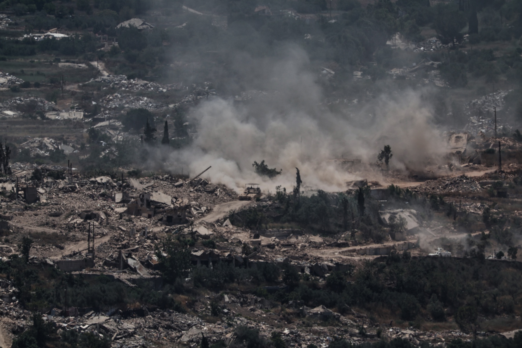 Israel bombardeia Líbano um dia após acordo mediado pelos EUA