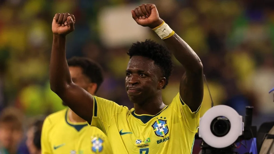 Vini Jr. comemorando o gol na Copa do Mundo.