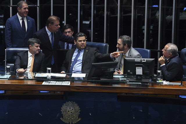 Senado vota “pauta-bomba” e governo vê novo risco fiscal de R$ 30 bilhões Senado vota “pauta-bomba” e governo vê novo risco fiscal de R$ 30 bilhões