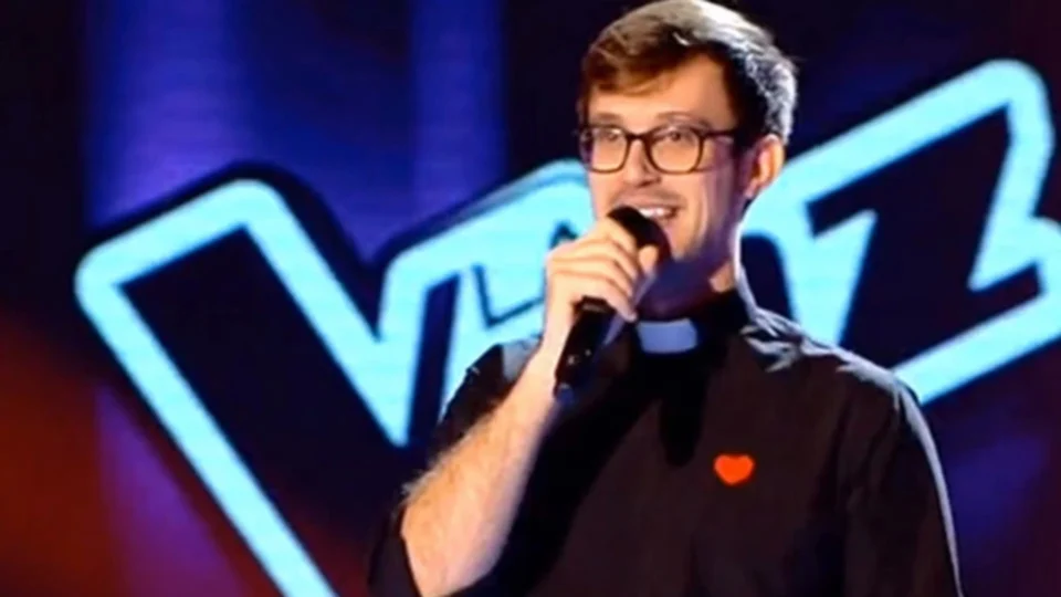 Damián María Montes, ex-padre missionário que ganhou fama após competir na versão espanhola do programa de canto "The Voice", confirmou sua decisão de se afastar permanentemente do ministério sacerdotal.