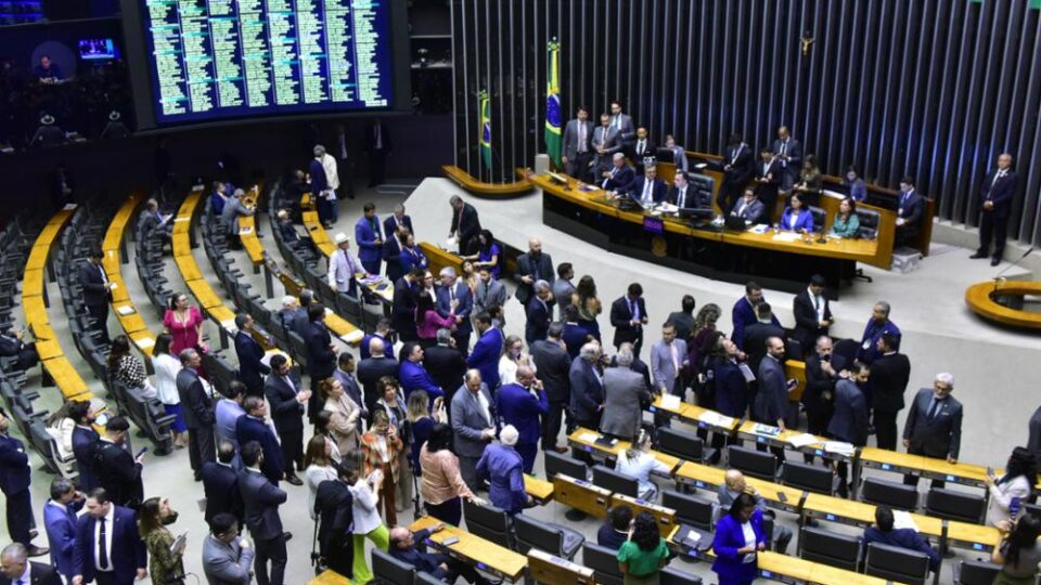 Maioria dos brasileiros não sabe citar deputados e senadores, aponta Datafolha