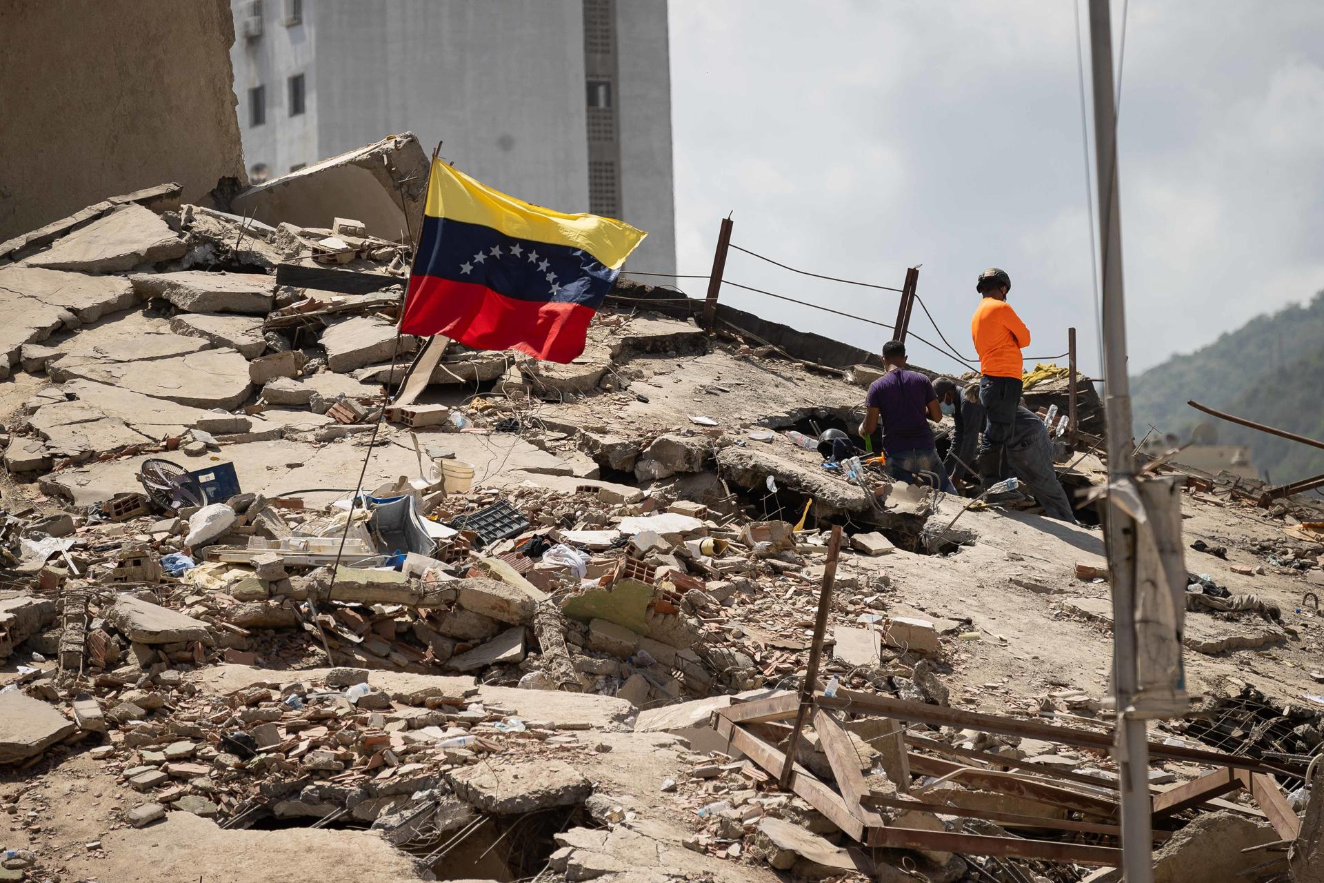 Venezuelanos questionaram militares por não ajudarem em resgates