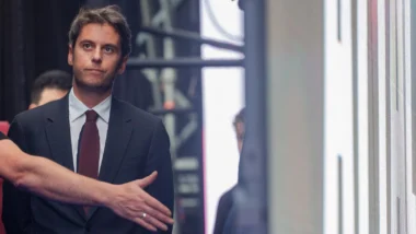 Gabriel Attal, possível sucessor de Macron: apoio à barriga de aluguel.