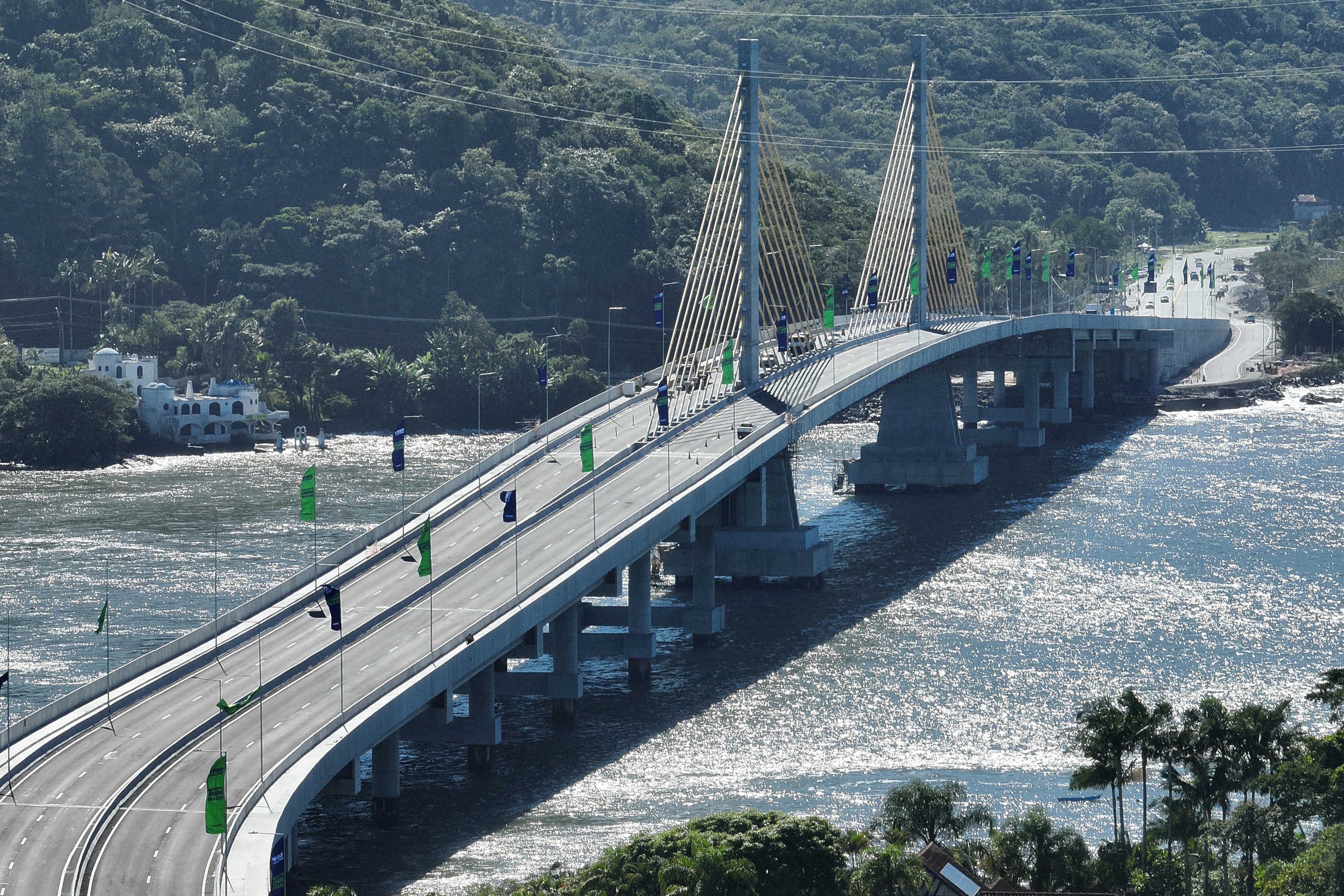 TCE-PR aponta inconsistências em custos e serviços na obra da Ponte de Guaratuba.