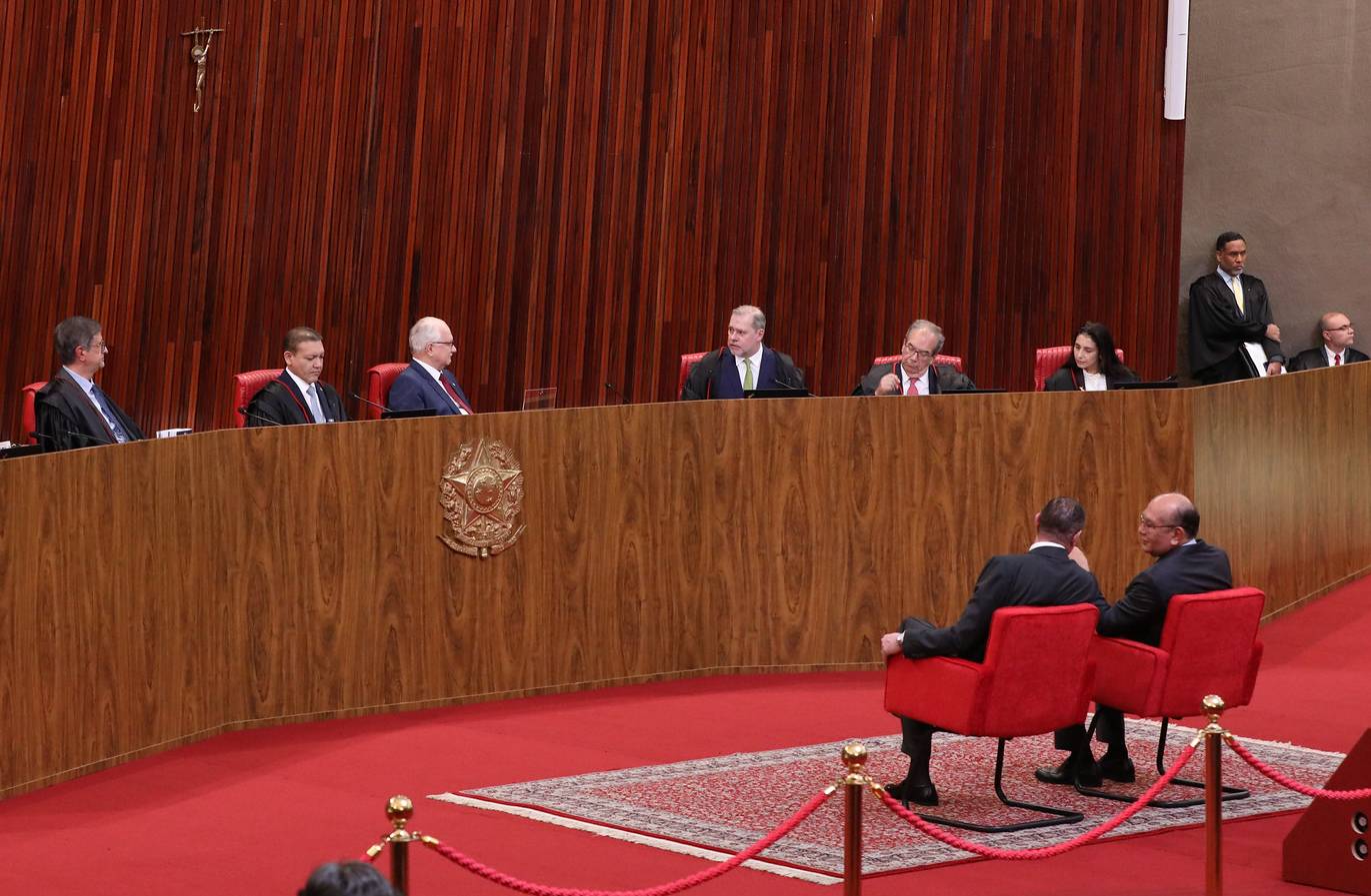 Ministros do STF querem controlar ações do TSE nas eleições de 2026.