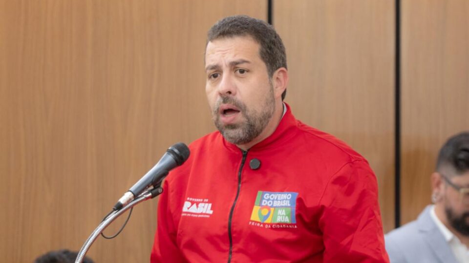 Boulos critica Alcolumbre por travar PEC do fim da escala 6×1: “brinca com fogo”