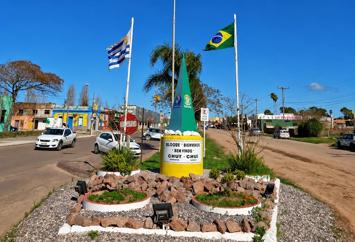 Fronteira sem muro entre Brasil e Uruguai mistura quatro idiomas e três moedas