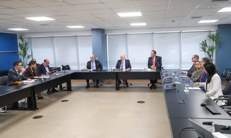 Mauro Campbell apresenta Sisteto a ministros do STF.