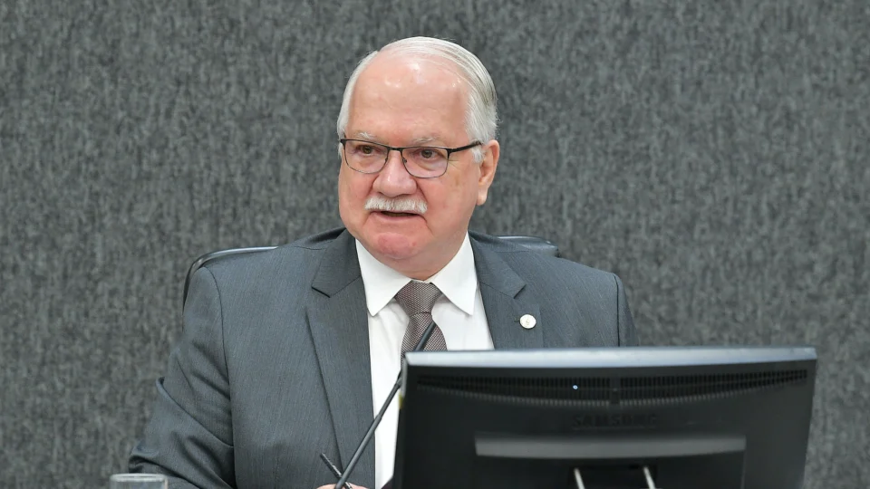 Presidente do STF fala em "reflexão estrutural" após decisão que chegou a "meio-termo" em relação a penduricalhos.