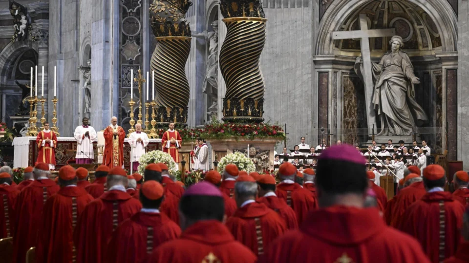 Papa Leão XIV preside a Santa Missa na Solenidade dos Santos Apóstolos Pedro e Paulo, na Basílica de São Pedro, Cidade do Vaticano, em 29 de junho de 2026.