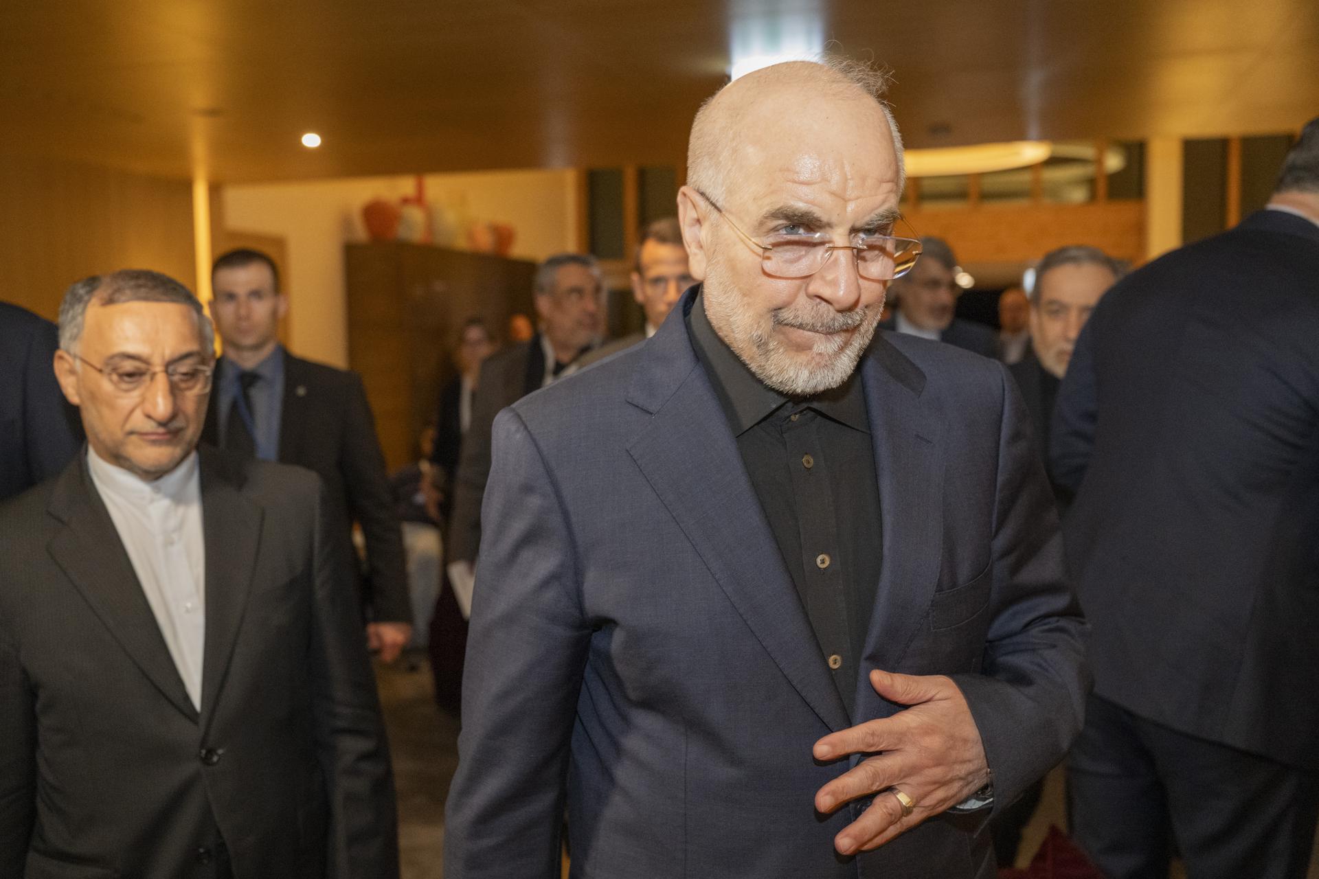 Irã diz que não abrirá mão de “direitos” sobre o Estreito de Ormuz e ameaça acordo com os EUA