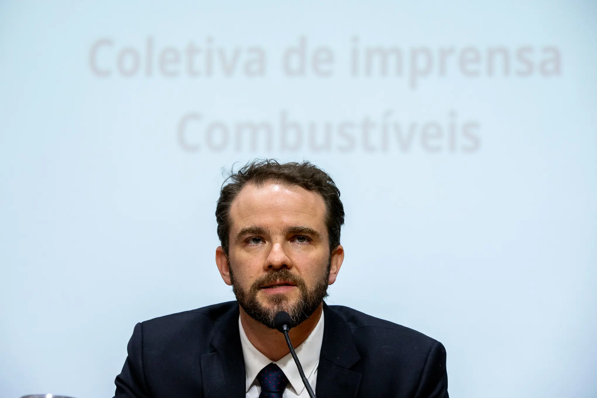 Equipe econômica vê incerteza no Oriente Médio, mas leva em conta necessidade de perseguir meta fiscal.