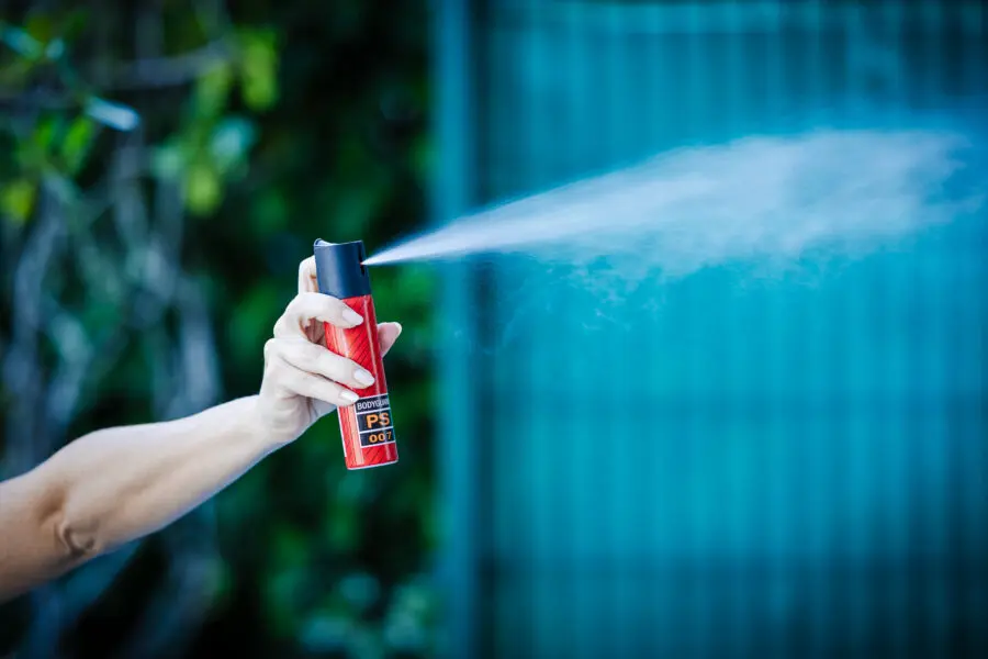 Proposta estabelece limites e prevê sanções caso spray seja utilizado indevidamente.