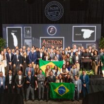 Brasileiros na Acton University: preocupação com ameaças à liberdade. Imagem referente a matéria