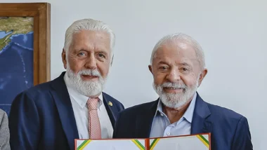 Petista participou de inauguração de hospital com parlamentar investigado 13 dias após operação da PF.