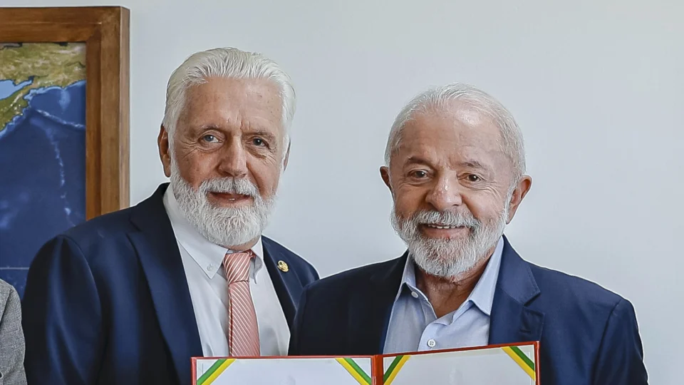 Petista participou de inauguração de hospital com parlamentar investigado 13 dias após operação da PF.