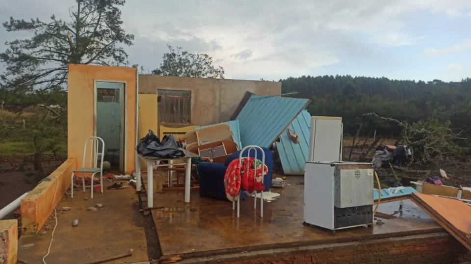 Inmet indica chuva intensa, granizo, rajadas de vento, microexplosões e até tornados.