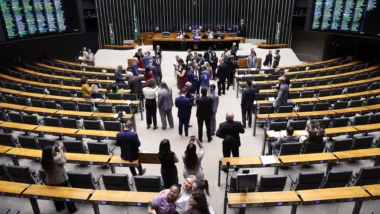 Texto autoriza injeção de R$ 200 milhões em fundo e contempla servidores da PRF e da polícia penal federal.