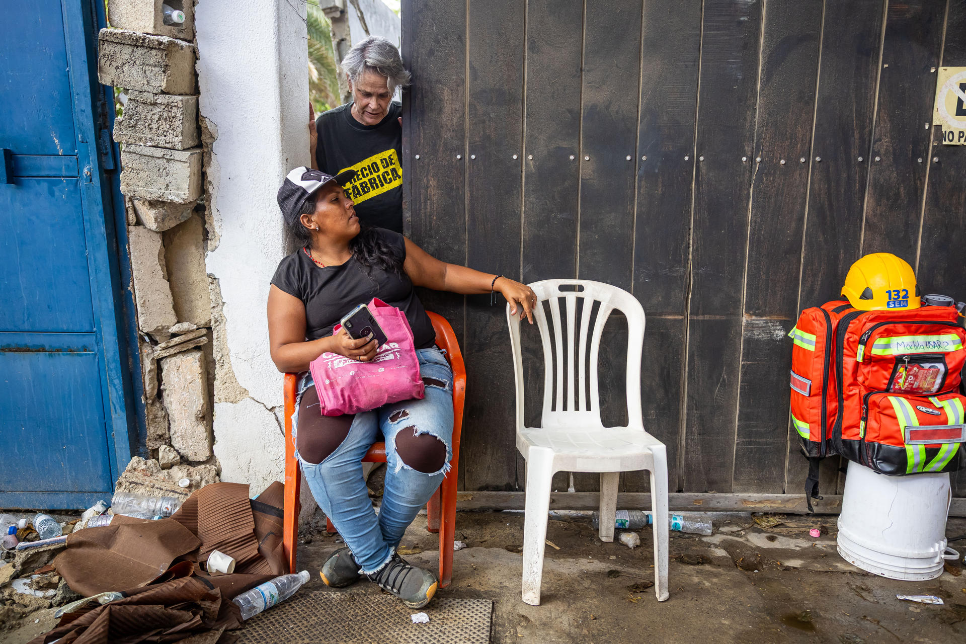 Sobrevivente de terremotos é resgatado após oito dias