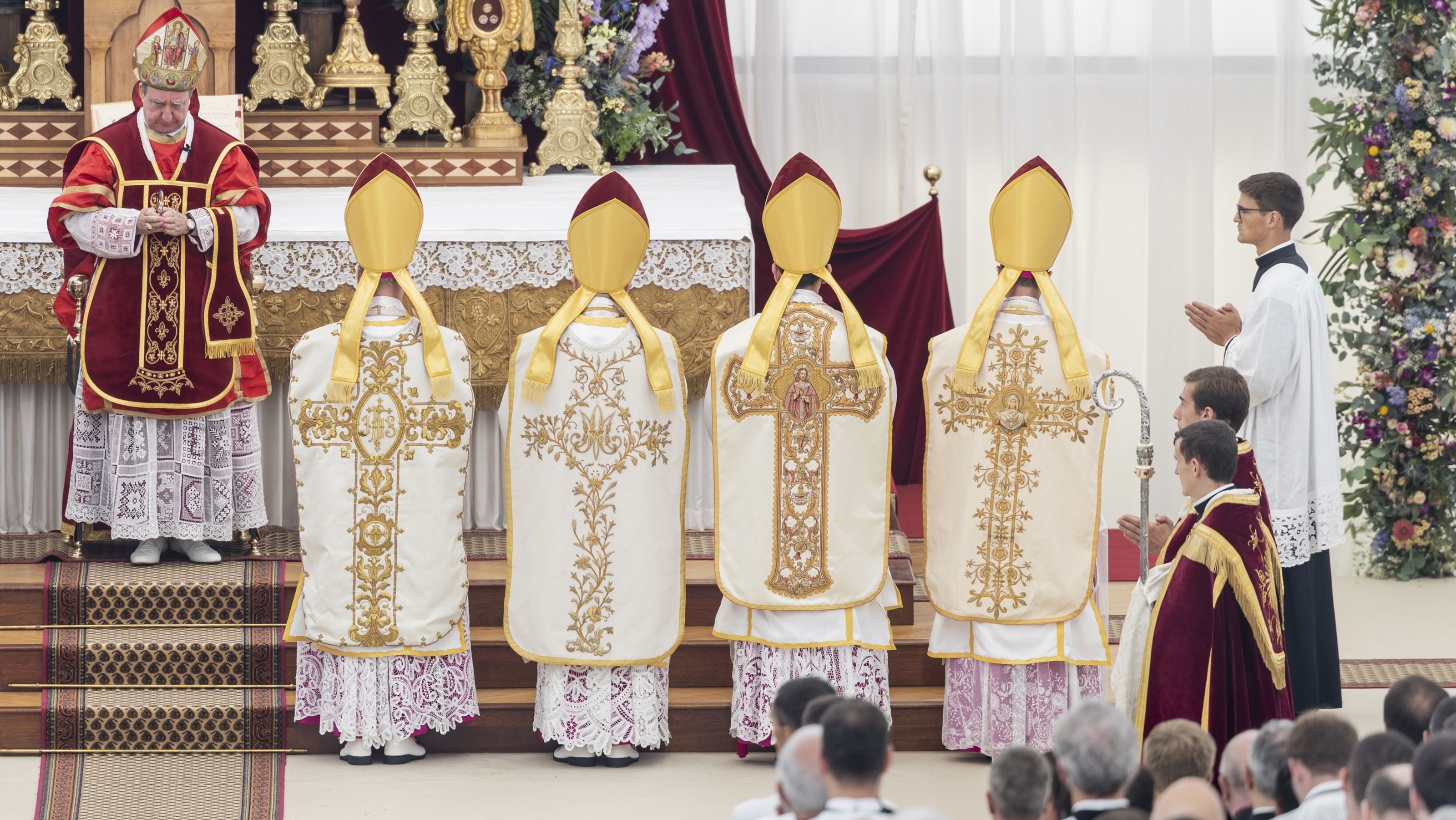 A excomunhão da FSSPX e o direito da Igreja de governar a si mesma