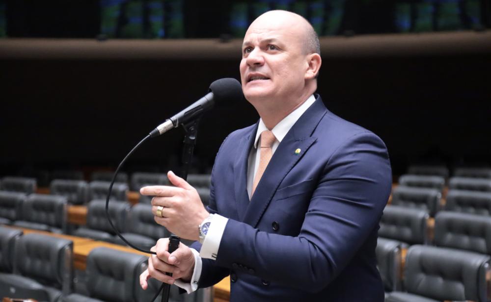 Líder da oposição minimiza crise no PL entre Flávio e Michelle