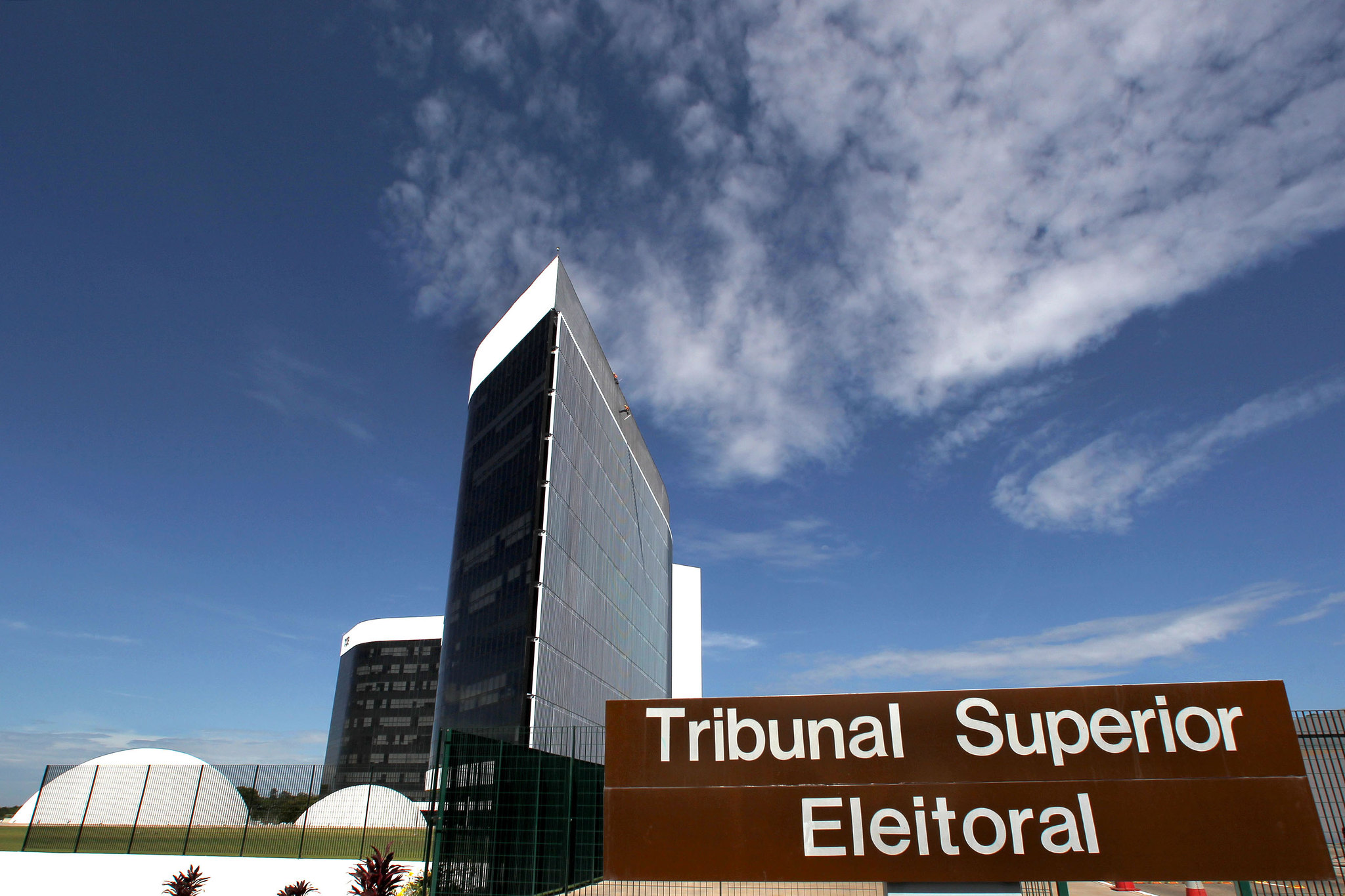 PL e PT antecipam disputa judicial sobre ataques a Flávio e Lula nas redes sociais