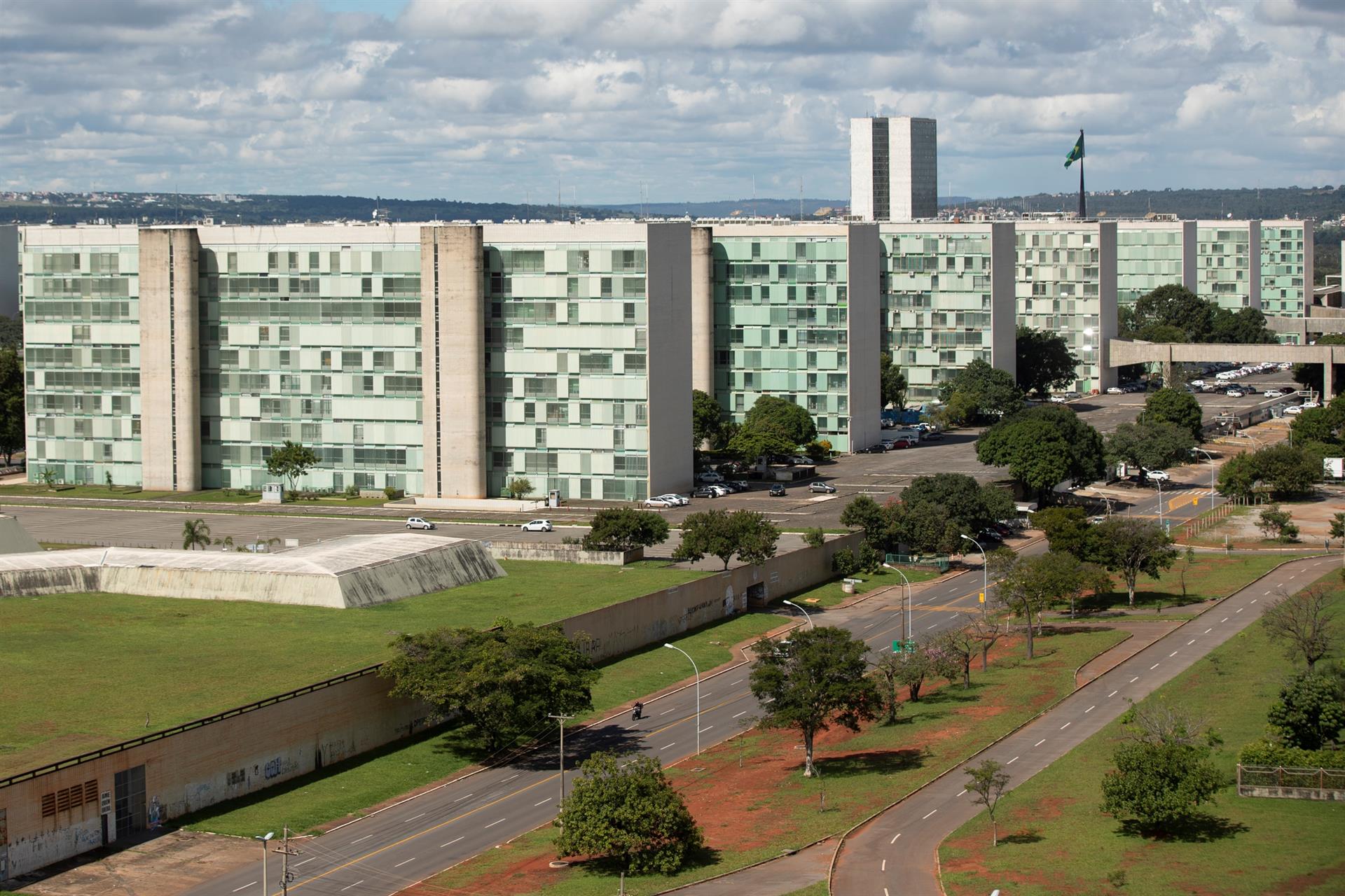 Tabeliães e funcionários públicos lideram maiores patrimônios declarados no IRPF 2026
