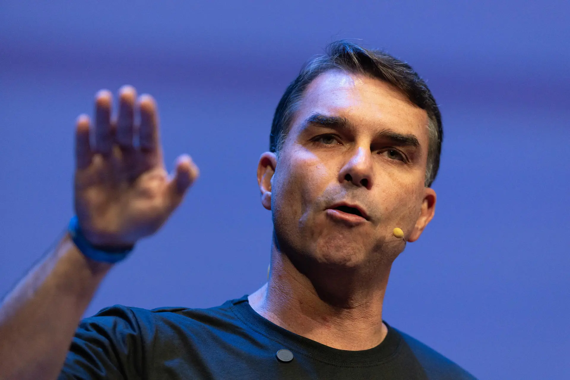 Flávio Bolsonaro pede suspensão de tarifas: veja principais pontos da manifestação aos EUA.