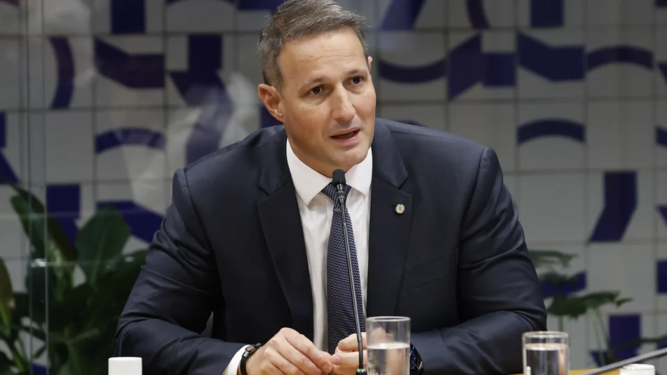 Parlamentar pediu direito de resposta, além de indenização. O processo segue tramitando.