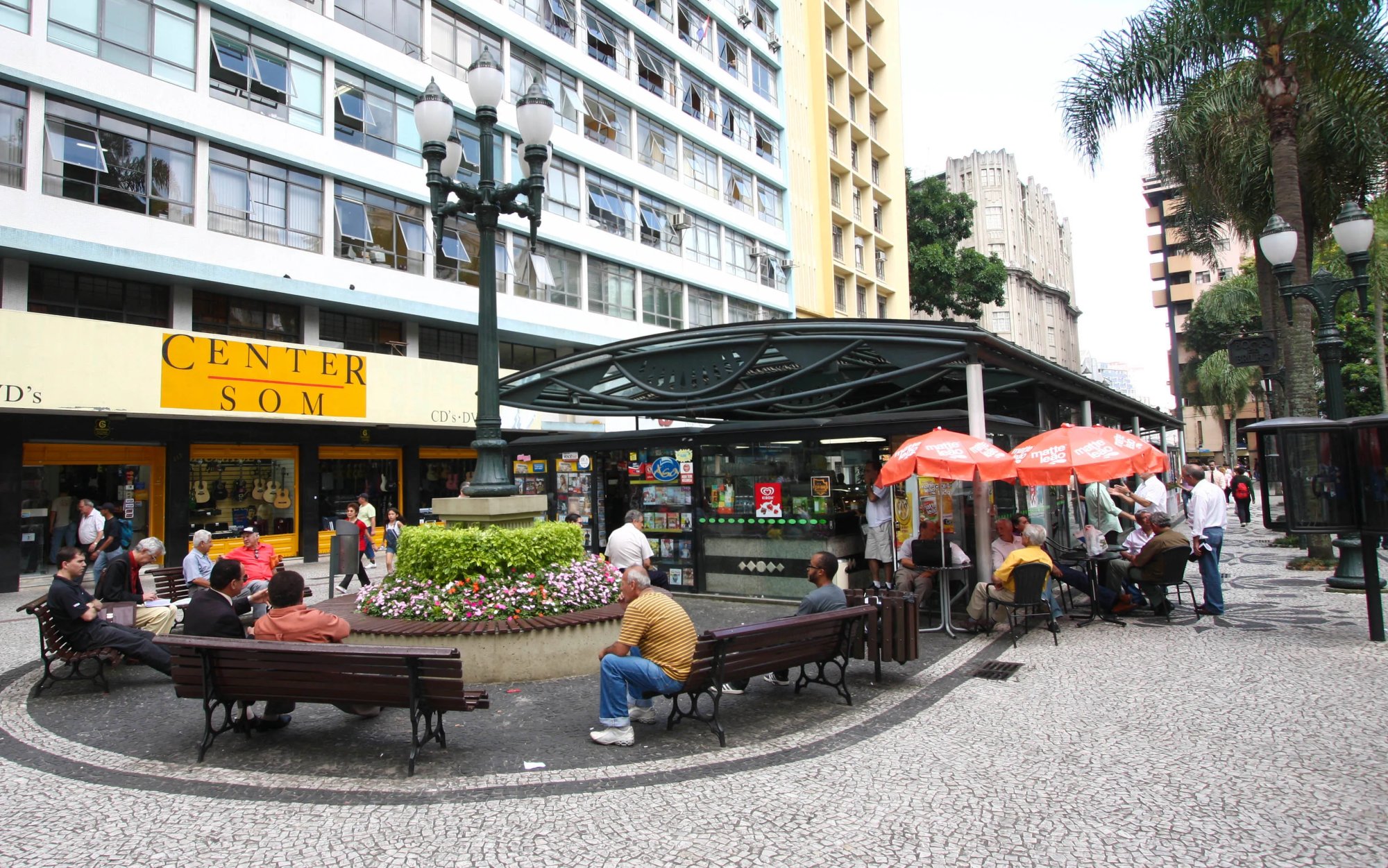 Curitiba tem novas regras para uso de calçadas por bares e restaurantes