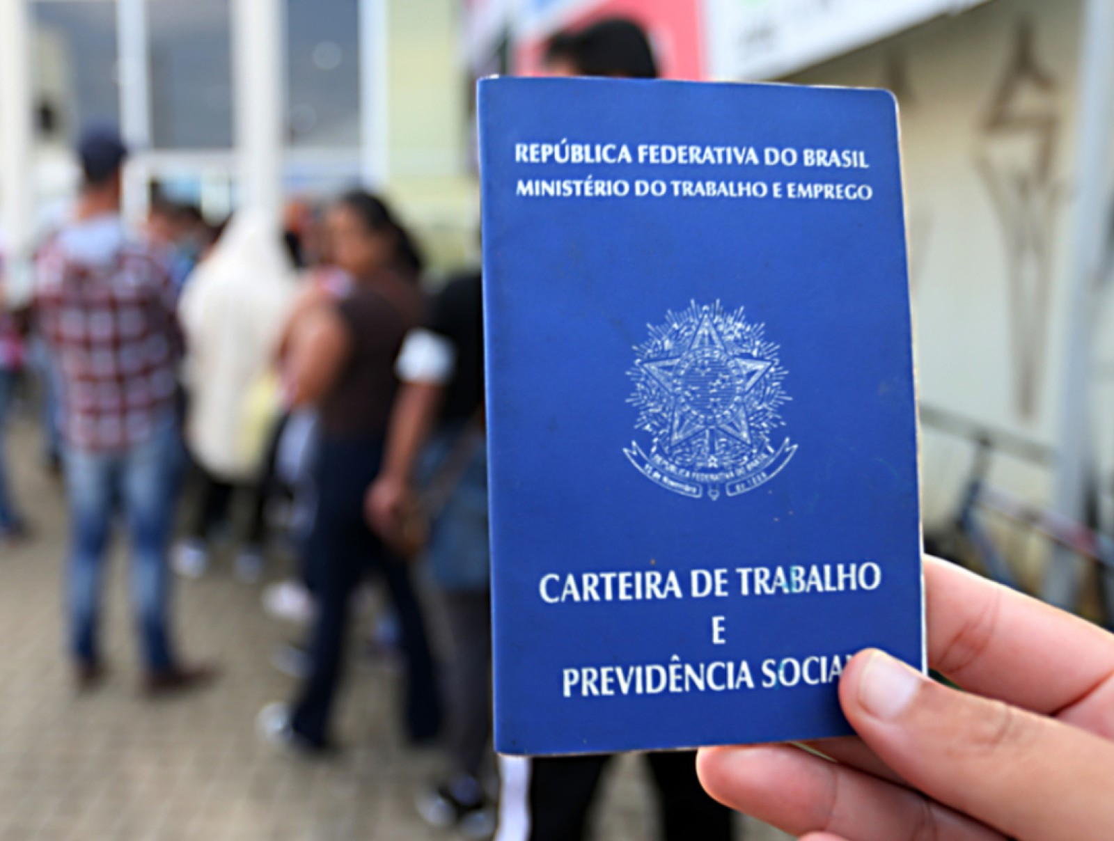 40% dos brasileiros associam pobreza à preguiça, aponta Datafolha