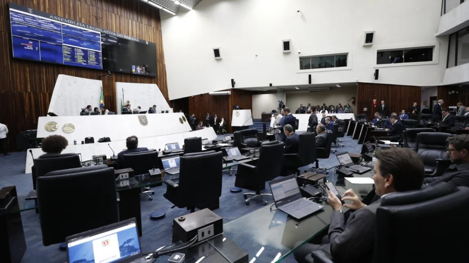 Plenário da Assembleia Legislativa do Paraná: projetos tentam combater a agenda LGBT.