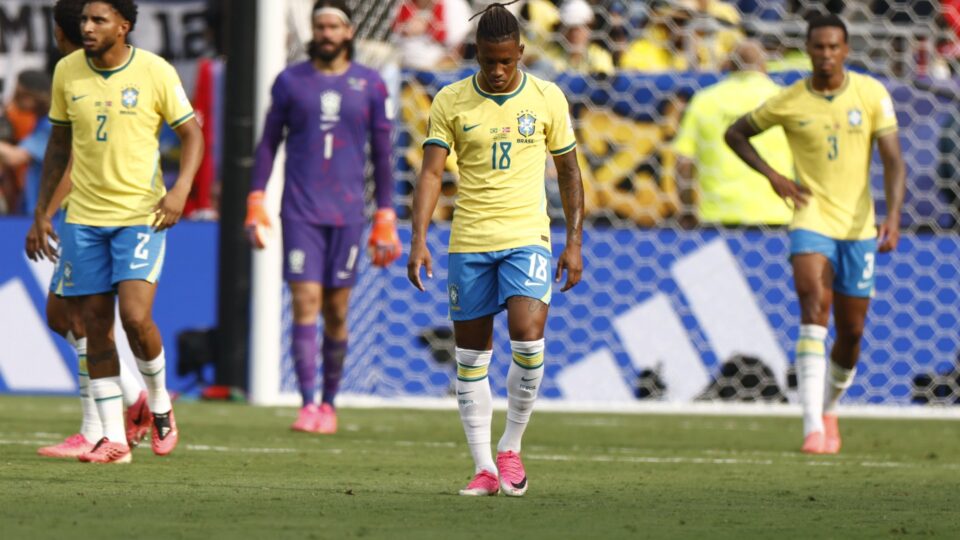 Brasil perde para a Noruega e está fora da Copa do Mundo