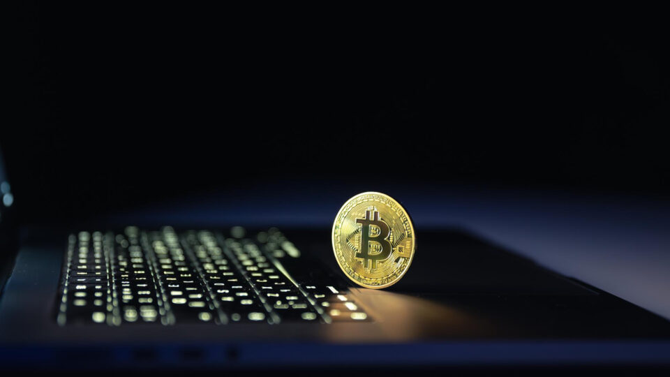 Polícia de SC confisca R$ 368 mil em criptomoedas após desvio milionário