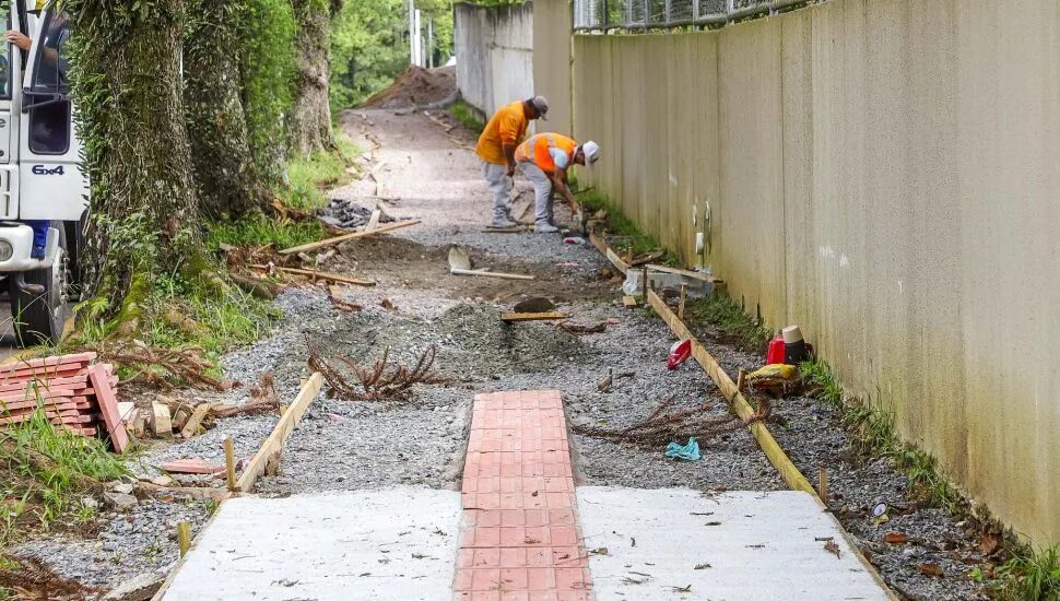 Um bairro de Curitiba tem 91% das vias com rampas para cadeirantes e outro não tem nenhuma