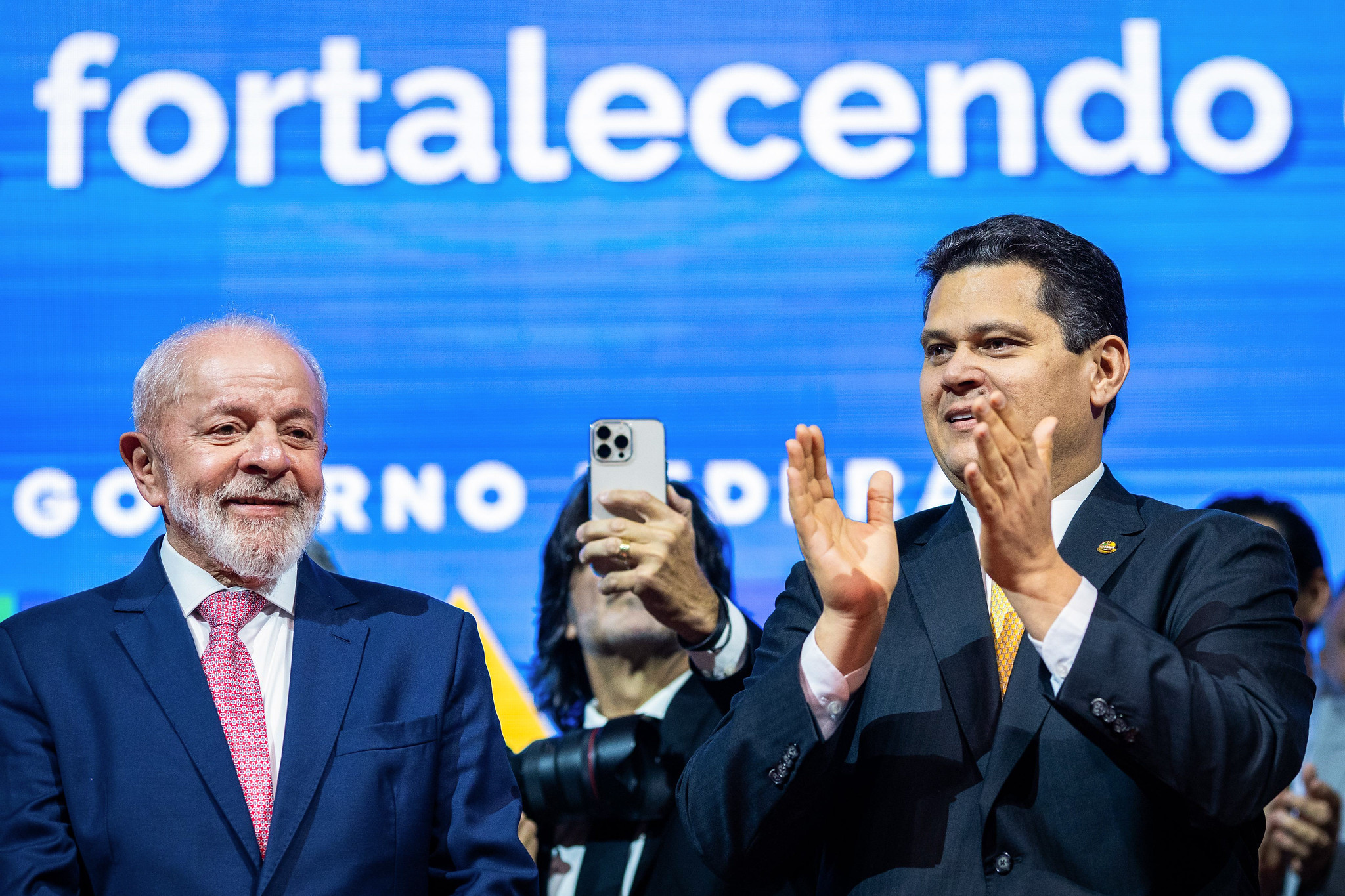 Tentativas de Lula de aprovar PECs antes das eleições falham mesmo com liberação de emendas