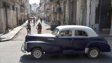 Moradores de Havana: Cuba sofreu novo apagão geral nesta sexta-feira (10) Imagem referente a matéria