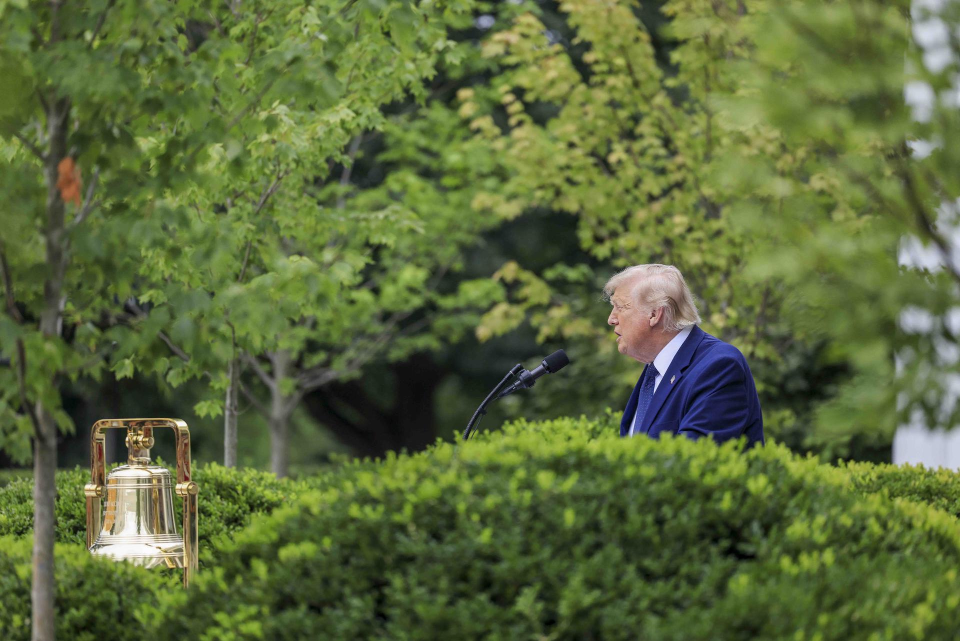 Trump cogitou retirar um terço do efetivo militar dos EUA na Europa antes da cúpula da Otan, diz emissora