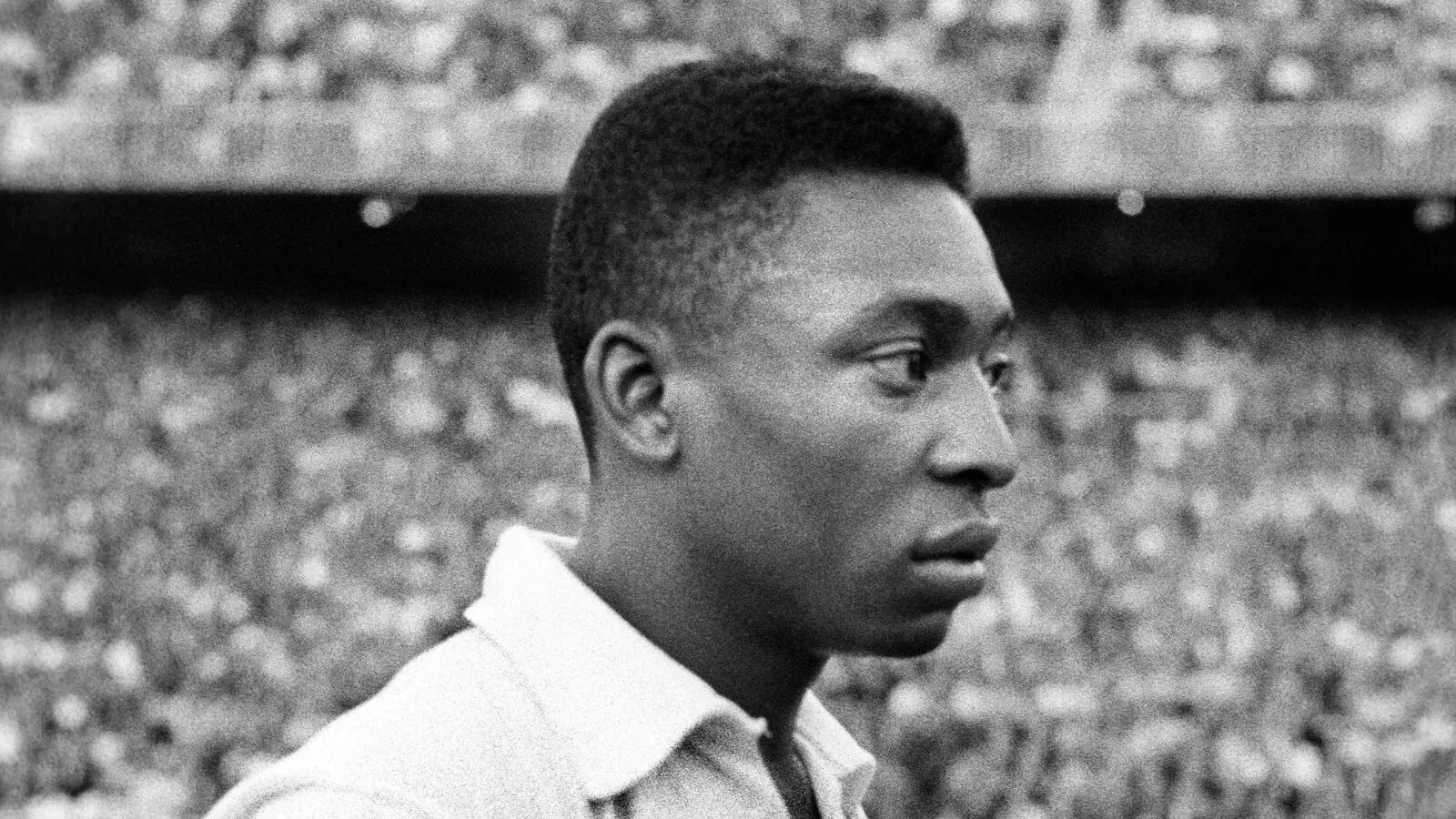 Pelé, fotografado antes de partida na Espanha em 1959.
