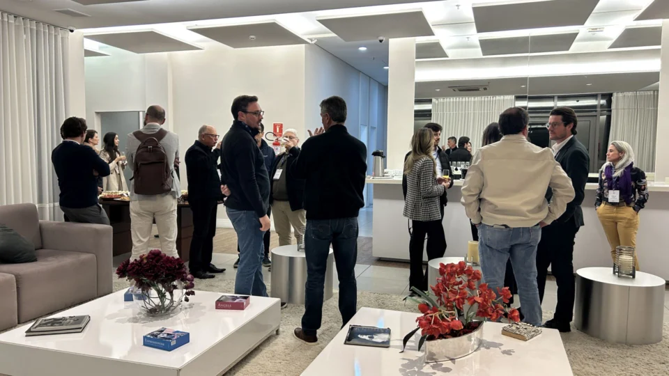 Conhecimento, networking e visão estratégica. Ao completar 41 anos, o IBEF-PR celebra uma história marcada pela formação de líderes, debates sobre inovação, ESG, governança e inteligência artificial, além de iniciativas que fortalecem o ambiente empresarial paranaense. Confira a reportagem completa e descubra os próximos passos dessa trajetória.