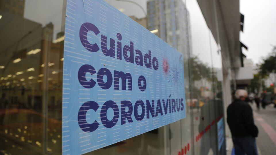 Pesquisadores esclarecem que estudo não prova relação entre “negacionismo” e mortes por Covid