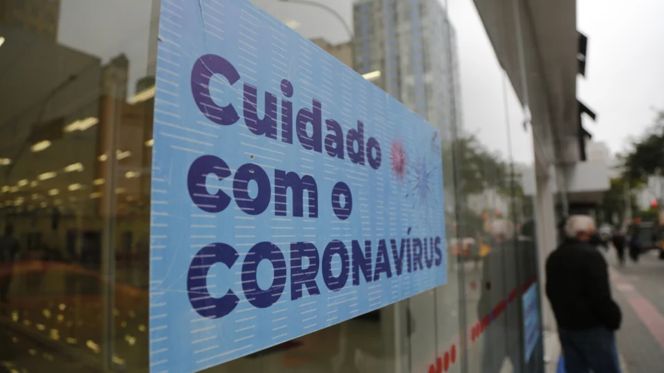 Pesquisadores afirmaram em nova publicação que o estudo inicial gera hipóteses e não “conclusões categóricas” sobre o que eles chamam de “negacionismo científico”.