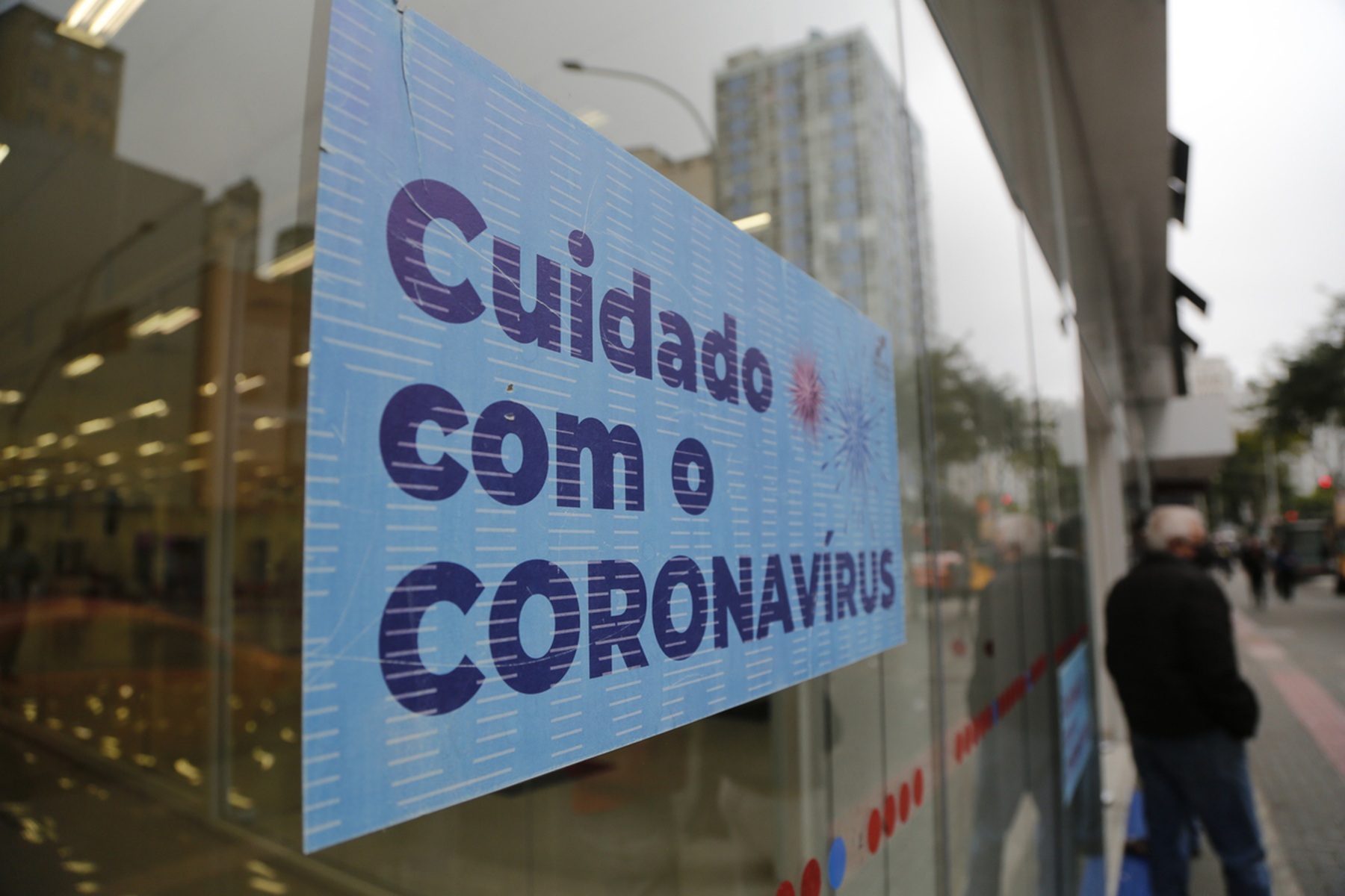 Pesquisadores afirmar em nova publicação que o estudo inicial gera hipóteses e não “conclusões categóricas” sobre o que eles chamam de “negacionismo científico”.