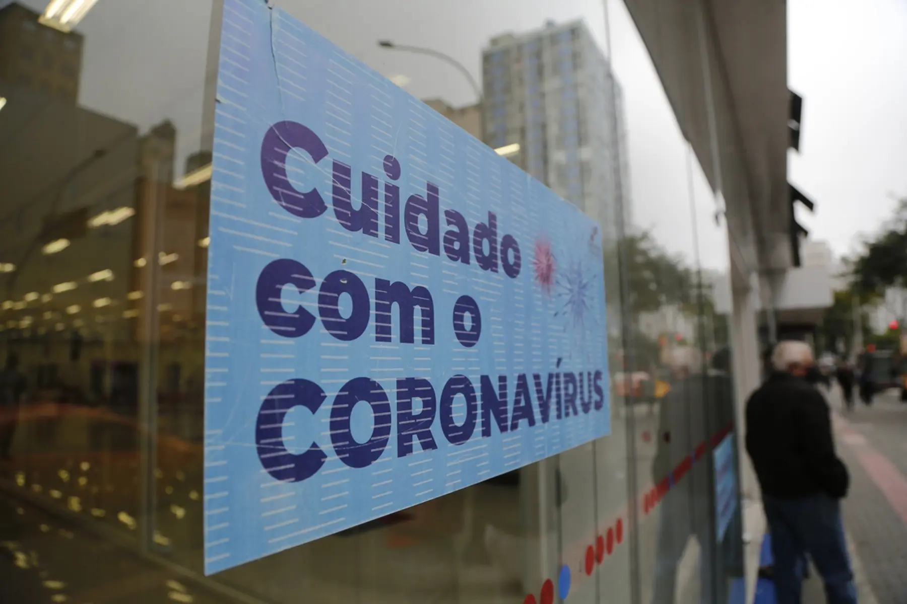 Pesquisadores afirmaram em nova publicação que o estudo inicial gera hipóteses e não “conclusões categóricas” sobre o que eles chamam de “negacionismo científico”.