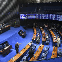 Projeto da oposição de controlar Senado em 2027 enfrenta crises no Rio e em São Paulo Projeto transforma crimes em hediondos e inclui menção a deepfakes como causa de aumento de pena.
