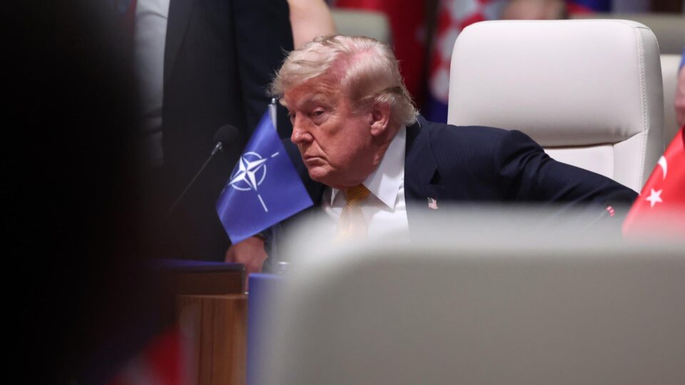 Trump declara fim do cessar-fogo e diz que é perda de tempo negociar com o Irã