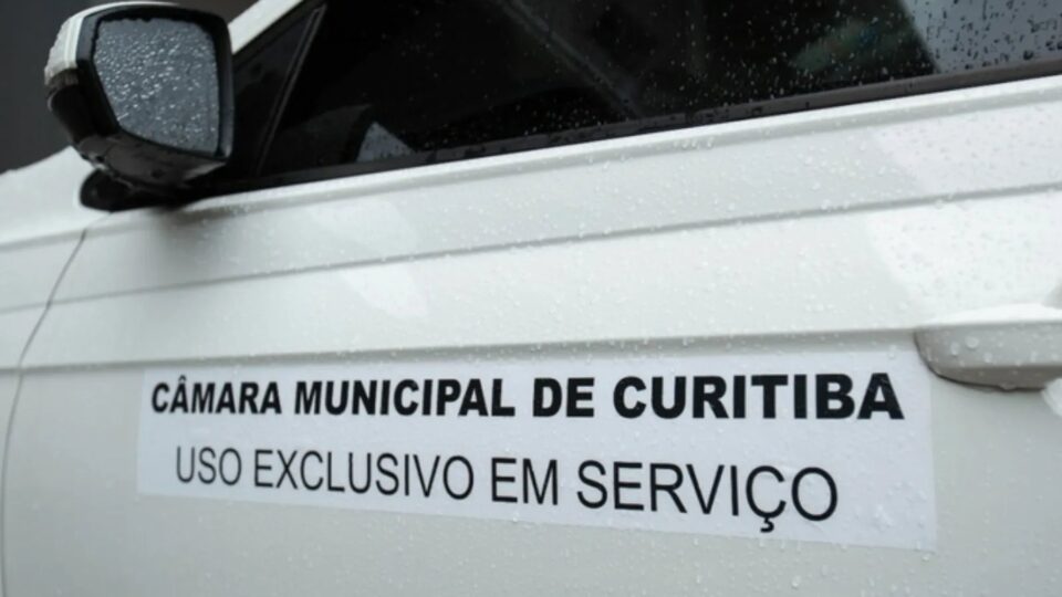 Vereadores de Curitiba são denunciados por uso de veículos oficiais na Marcha da Diversidade