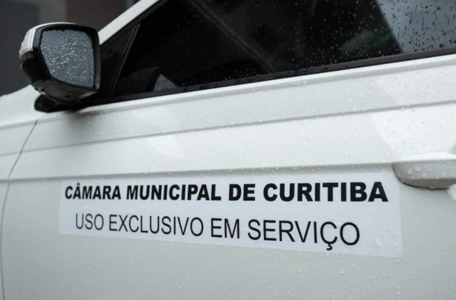 Carros oficiais só podem ser usados por vereadores em atividades de interesse público.