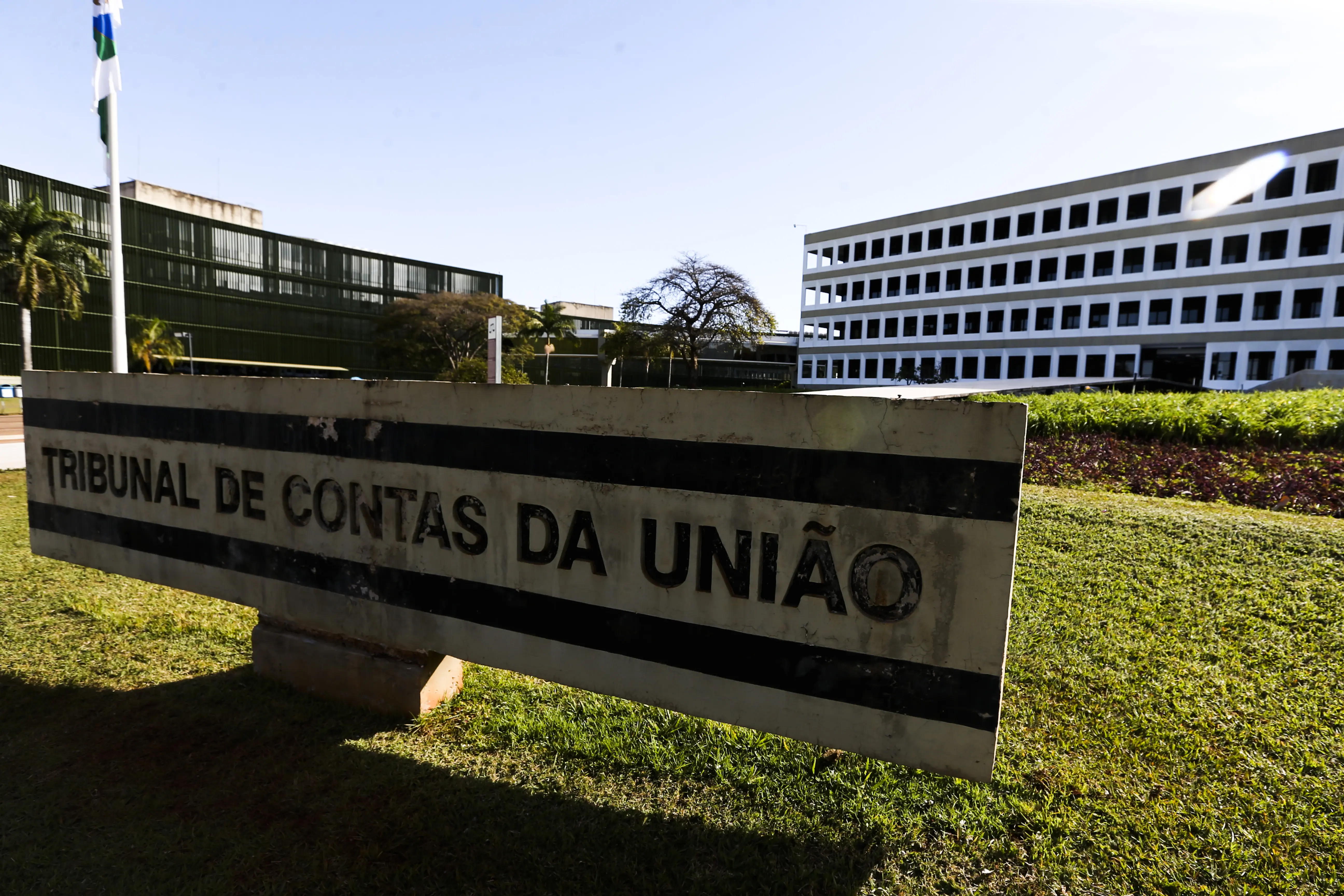 Relatório de auditoria revela manobra que poderia gerar aparência de sucesso em política pública.