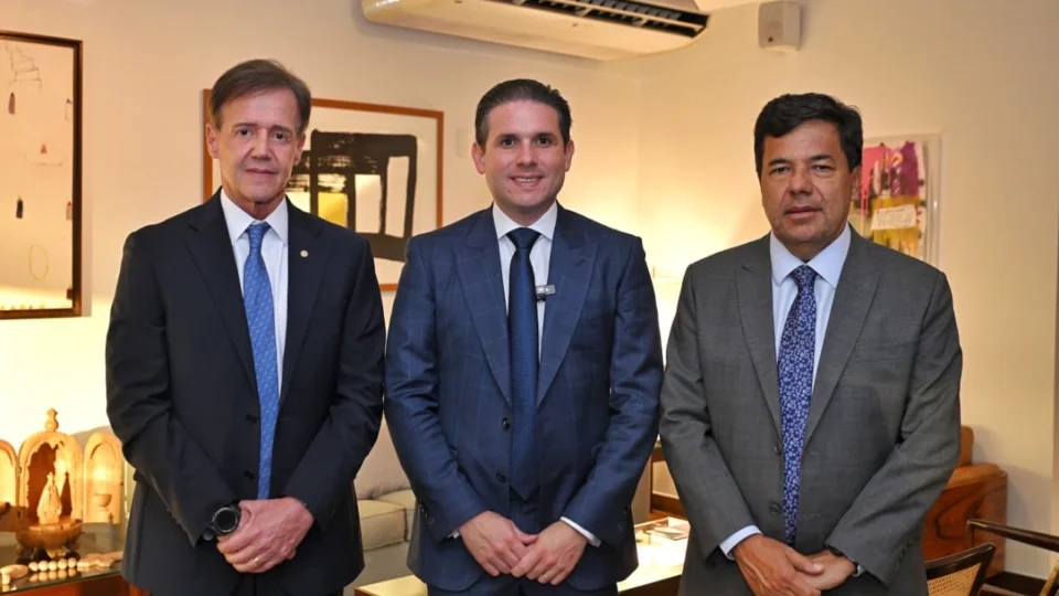 Aluisio Mendes, Hugo Motta e Mendonça Filho durante anúncio sobre presidência e relatoria da PEC da redução da maioridade penal.